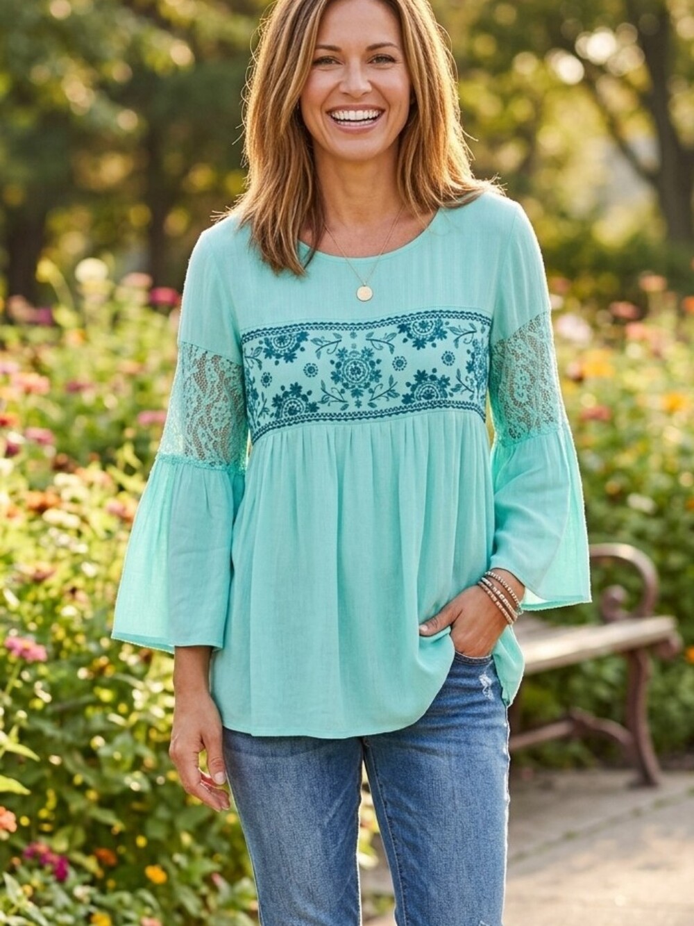 Eye Shadow Shirt Women’s Size XL Mint Green 3/4 Sleeve Lace Accents